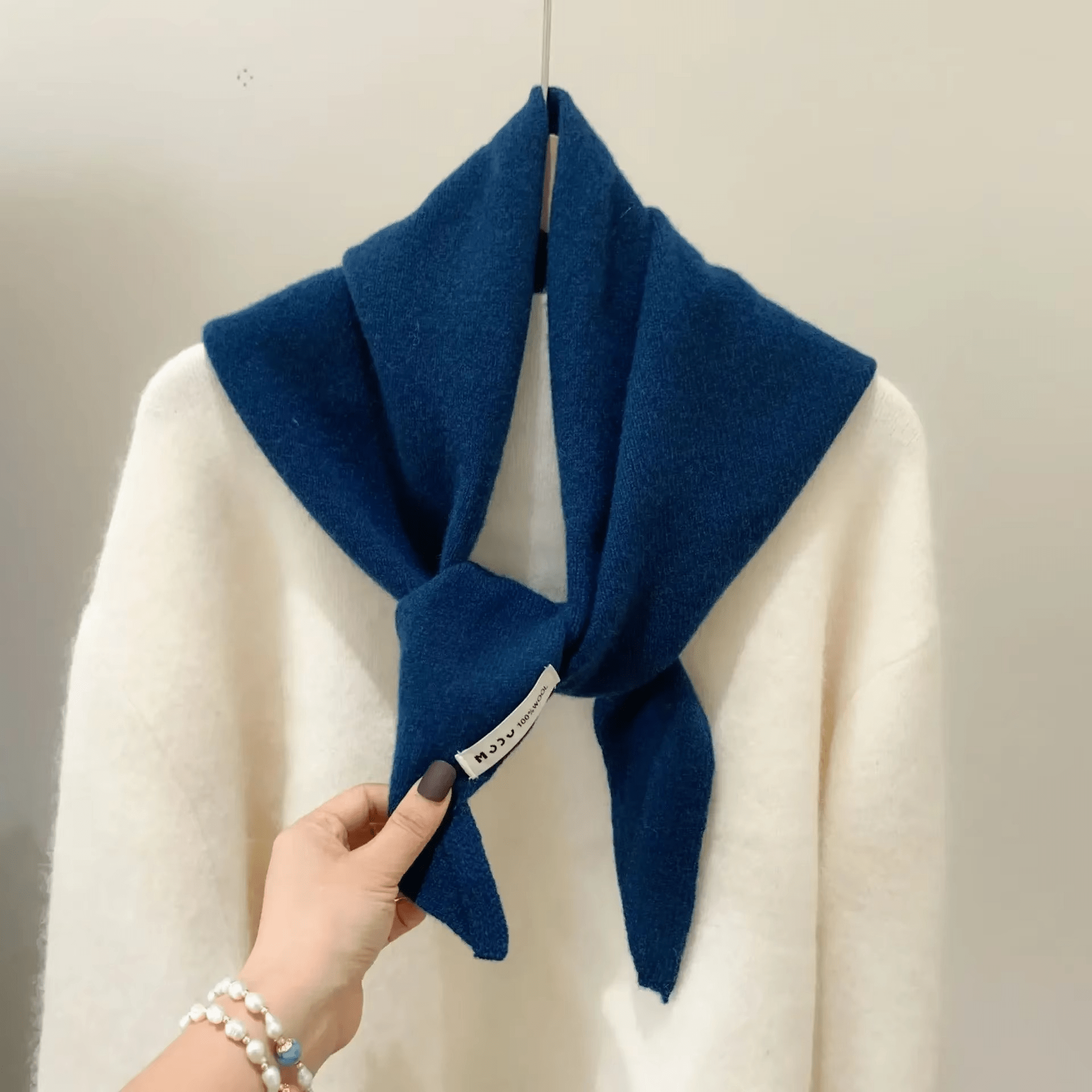WolWeef Dreieckiger Strickschal – Weicher Wollmischschal für Wärme und Stil