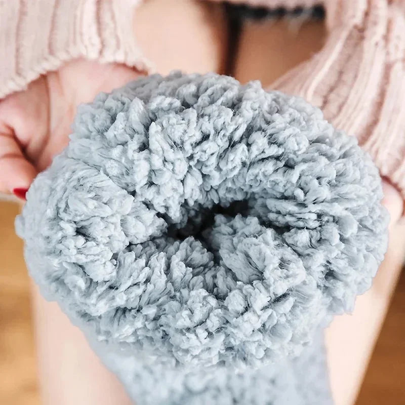 Fluffy Thermo Lounge Socken – Weiche warme Plüsch Haussocken für winterlichen Komfort