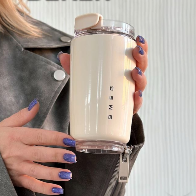 LuxeTherm Eleganter Reisebecher | Stilvolle und langlebige Thermoskanne für heiße und kalte Getränke