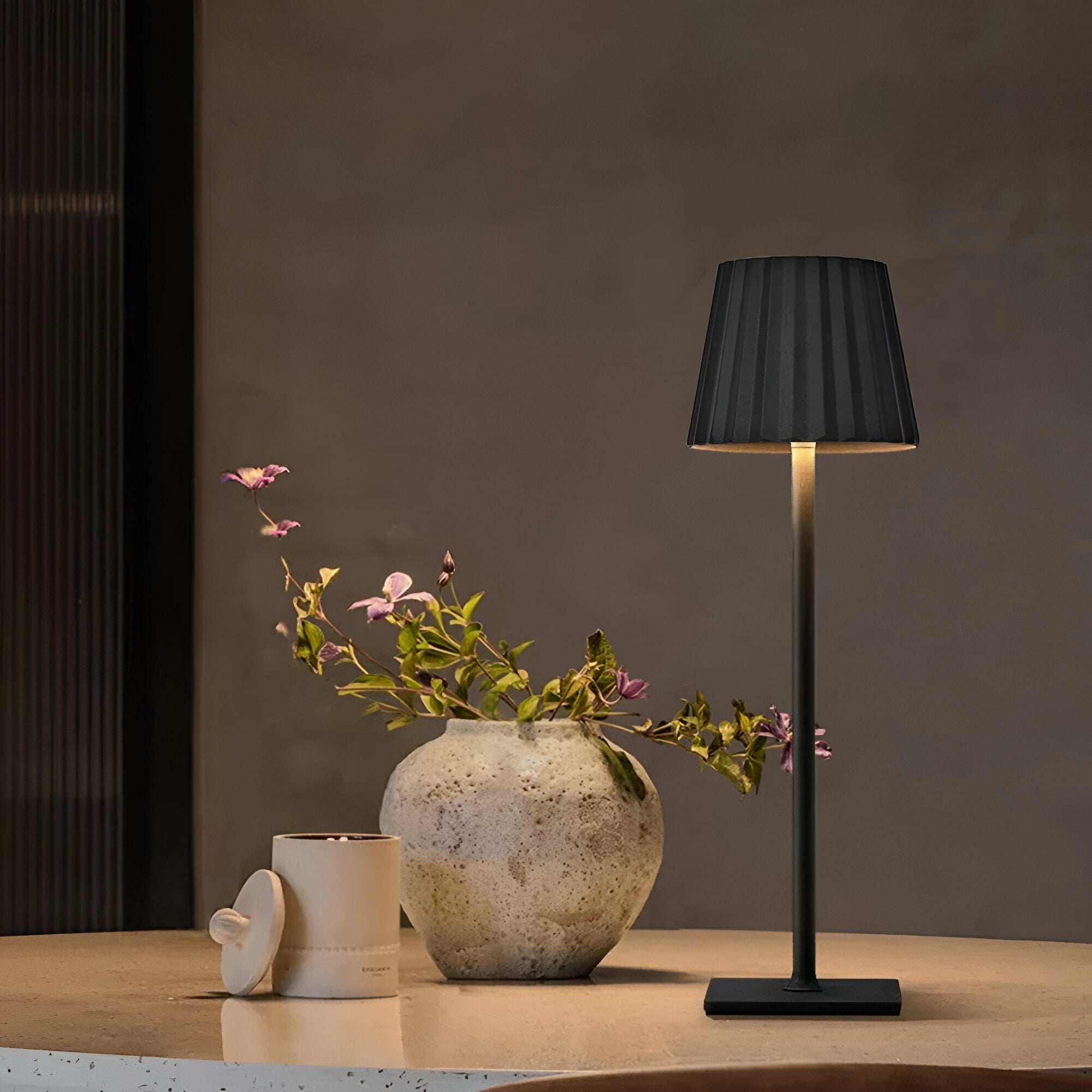 Drahtlose Tischlampe | Lampe für das Wohnzimmer | Moderne Tischleuchte mit Akku | VelaLume
