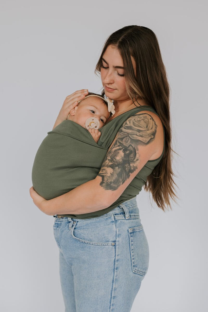 Premium Baby T-Shirt Träger - Erleben Sie Stil und Komfort mit dem Premium Baby Trage-Shirt